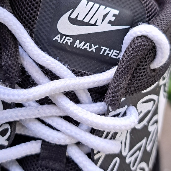NIKE AIR MAX THEA SNEAKERS KIDS SIZE 5Y BLACK/WHITE - Picture 7 of 9